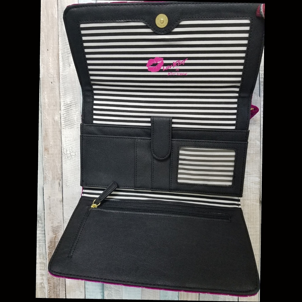 Betsey Johnson Fushia Velvet Star Crossbody NWT - Picture 3 of 3